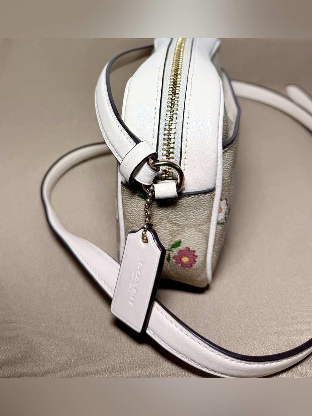Coach Signature Mini Jamie Camera Bag - Light Khaki/Cream Multi Floral 🌸 - Picture 3 of 7